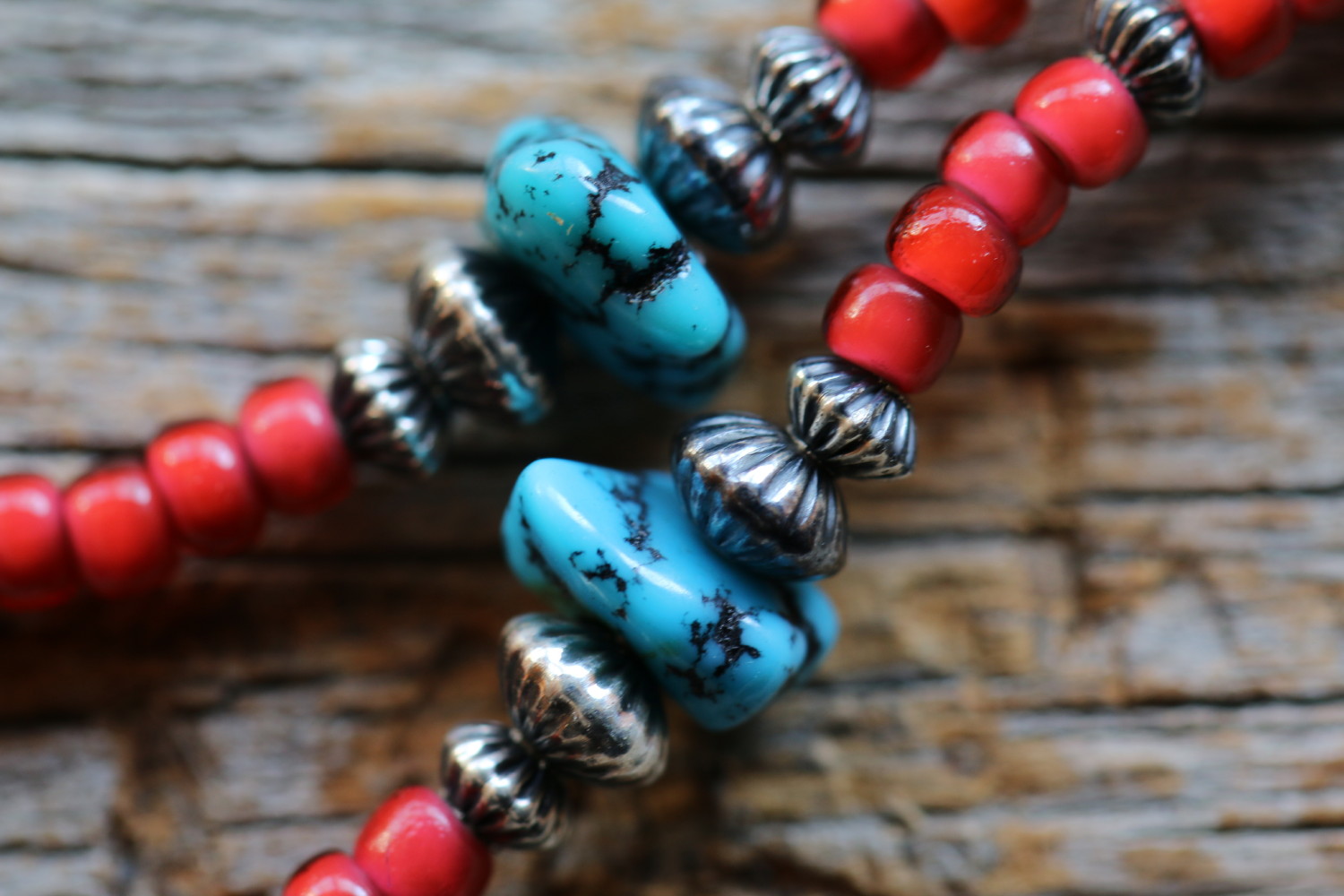  Muscadine-Antique Beads Necklace　キングマンターコイズを。