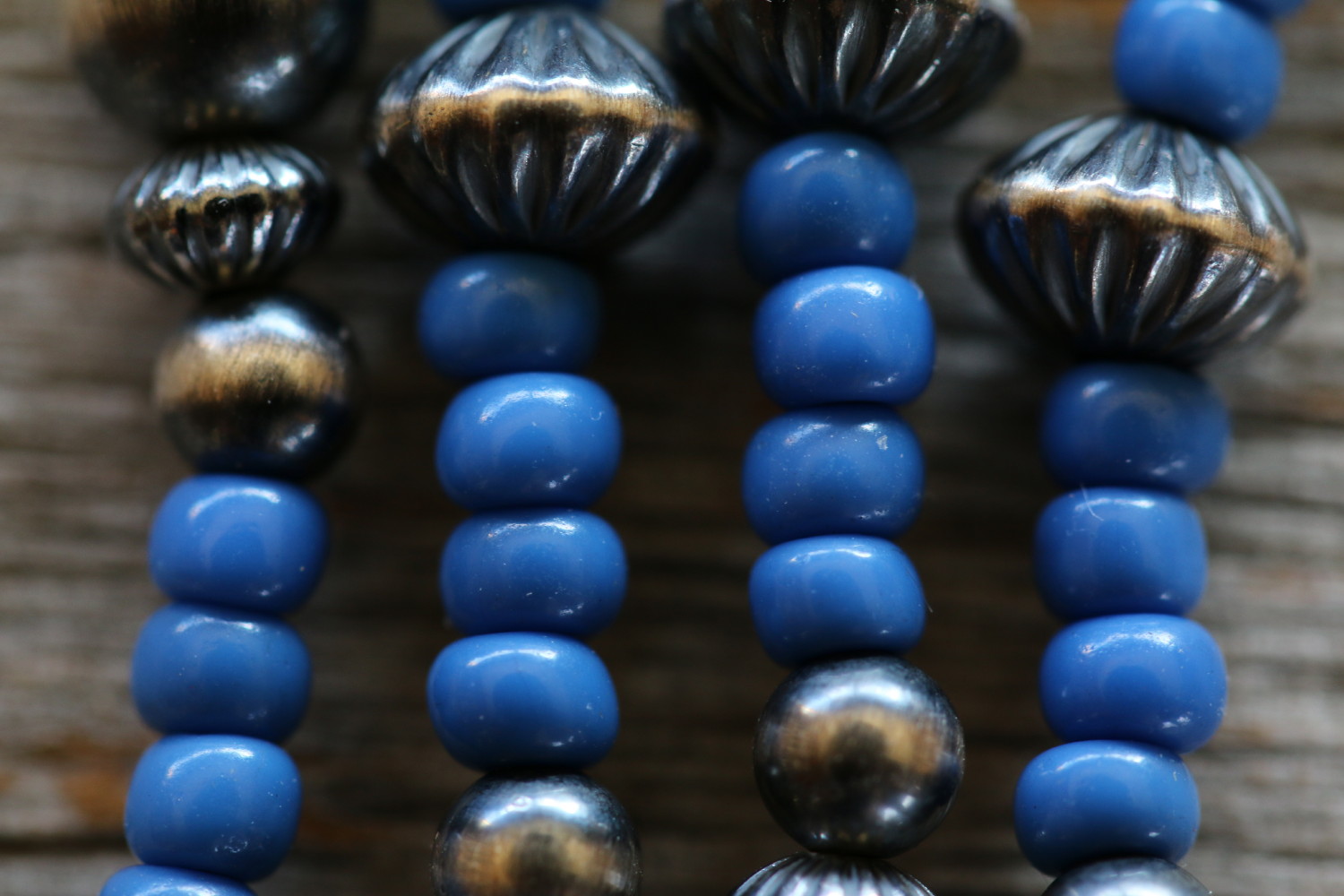 Vintage Beads　何とも言えない美しいブルー