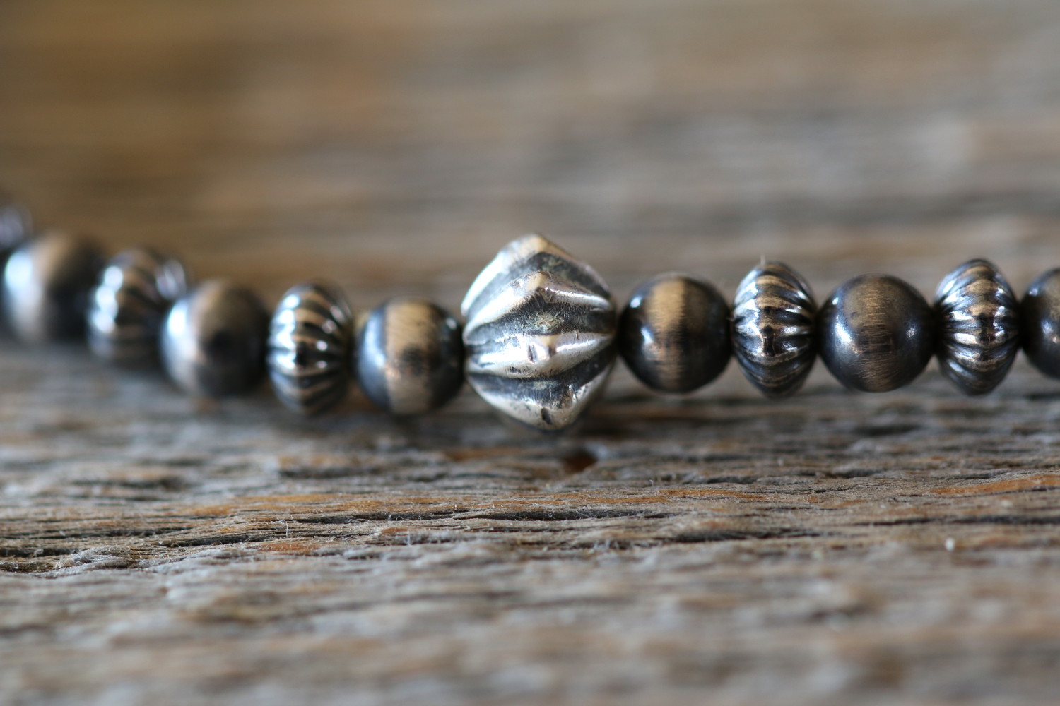 Round & Around-Silver & Turquoise Braceletのアポロビーズは一番小さい1号を使用。